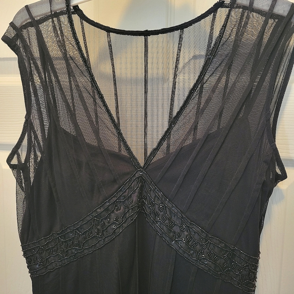 Elegant V-neck Black Cocktail Dress with sequins / embellishments, sheer Sz 6 - Picture 3 of 6